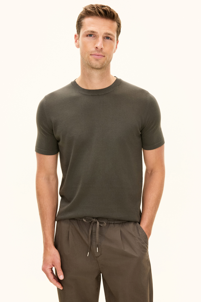 Slim Fit Finstickad T-shirt